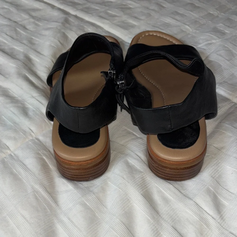 11M Softt Felicity Black Italian Leather Sandals- perfect with summer dresses - Picture 5 of 7